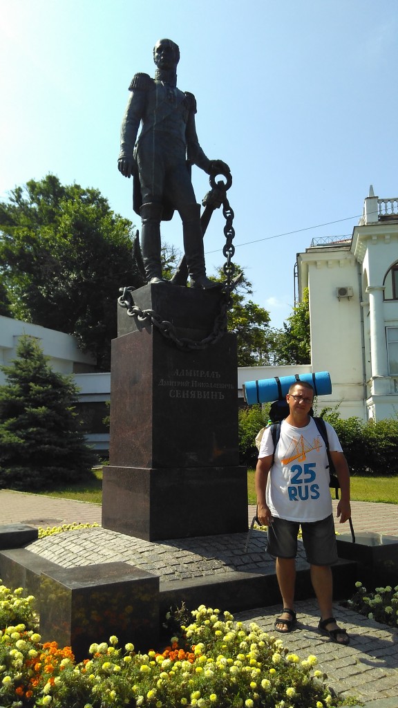 Памятников в Севастополе очень много.